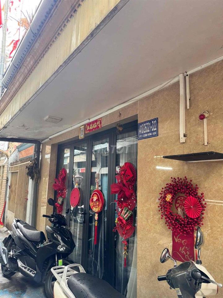 Nhà lớn gần Uỷ Ban Bình Hưng