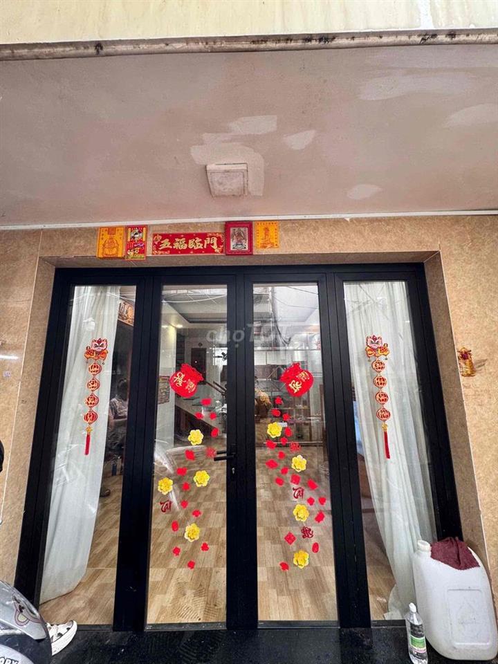 Nhà lớn gần Uỷ Ban Bình Hưng