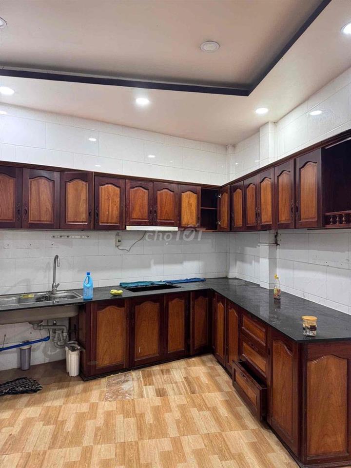 Nhà lớn gần Uỷ Ban Bình Hưng