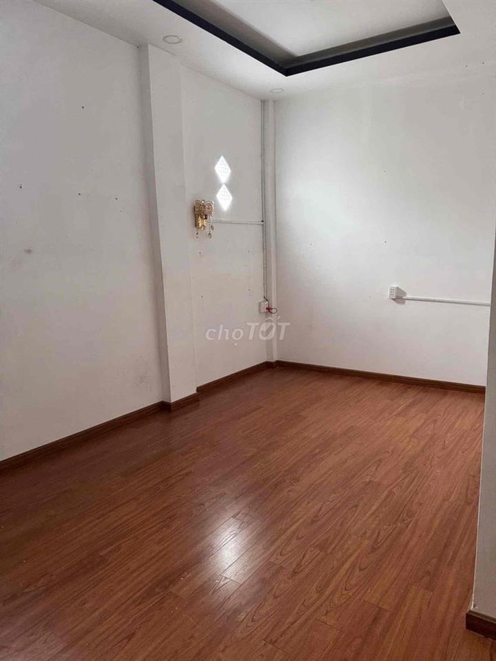 Nhà lớn gần Uỷ Ban Bình Hưng