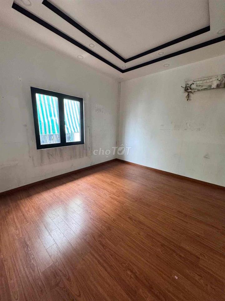 Nhà lớn gần Uỷ Ban Bình Hưng