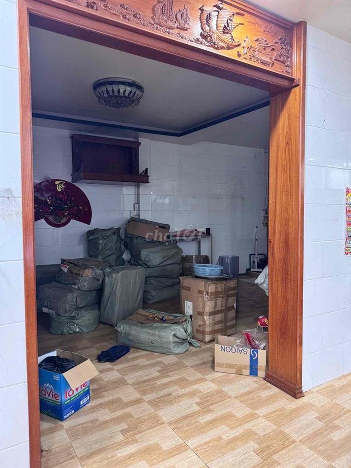 Nhà lớn gần Uỷ Ban Bình Hưng