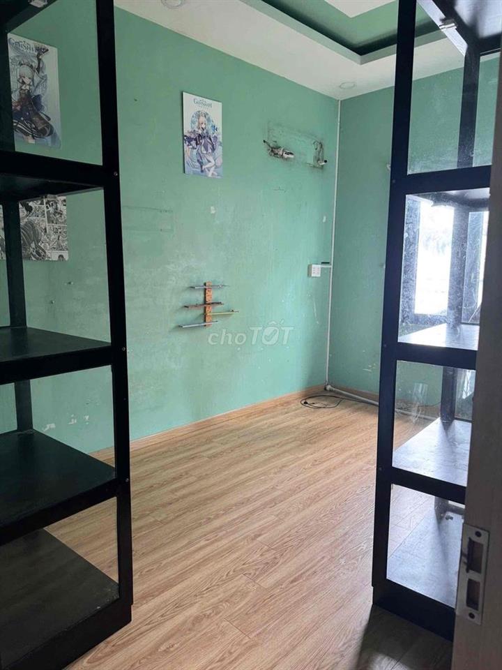 Nhà lớn gần Uỷ Ban Bình Hưng