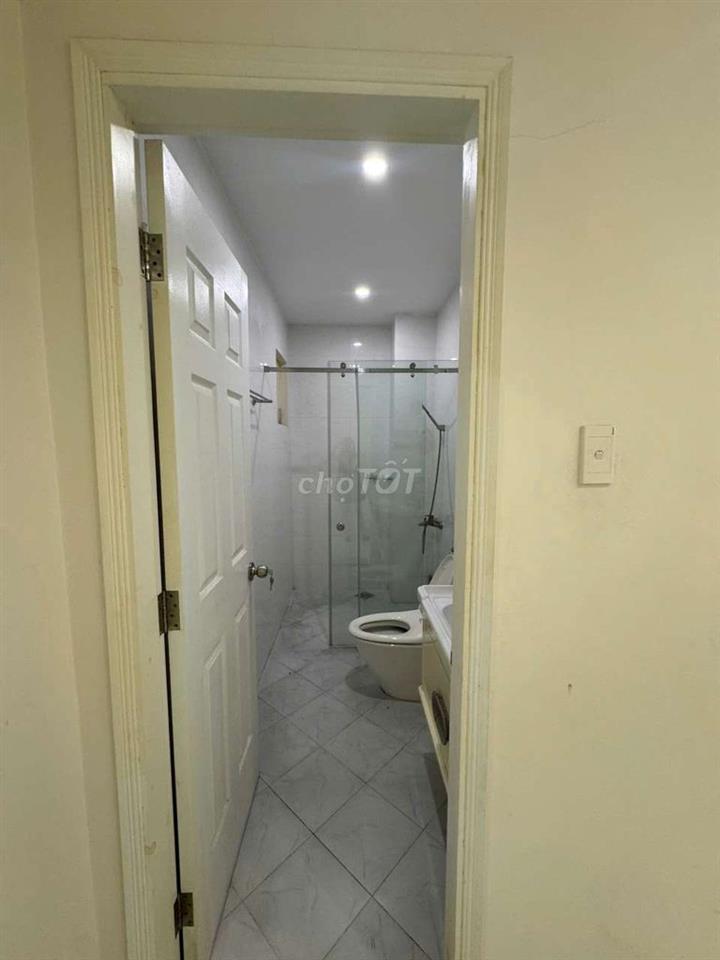 CHO THUÊ PHÒNG TRỌ 50M2 2PN CÓ BAN CÔNG KHU NAM LONG ĐỐI DIỆN VINCOME