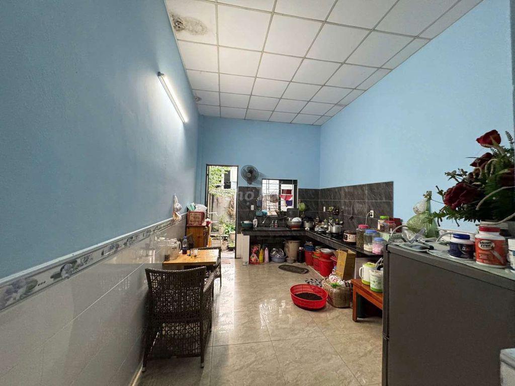 BÁN NHÀ CẤP 4 167M2 CÓ SÂN ĐỂ XE HƠI VÀ SÂN SAU TO TIỆN TRỒNG CÂY