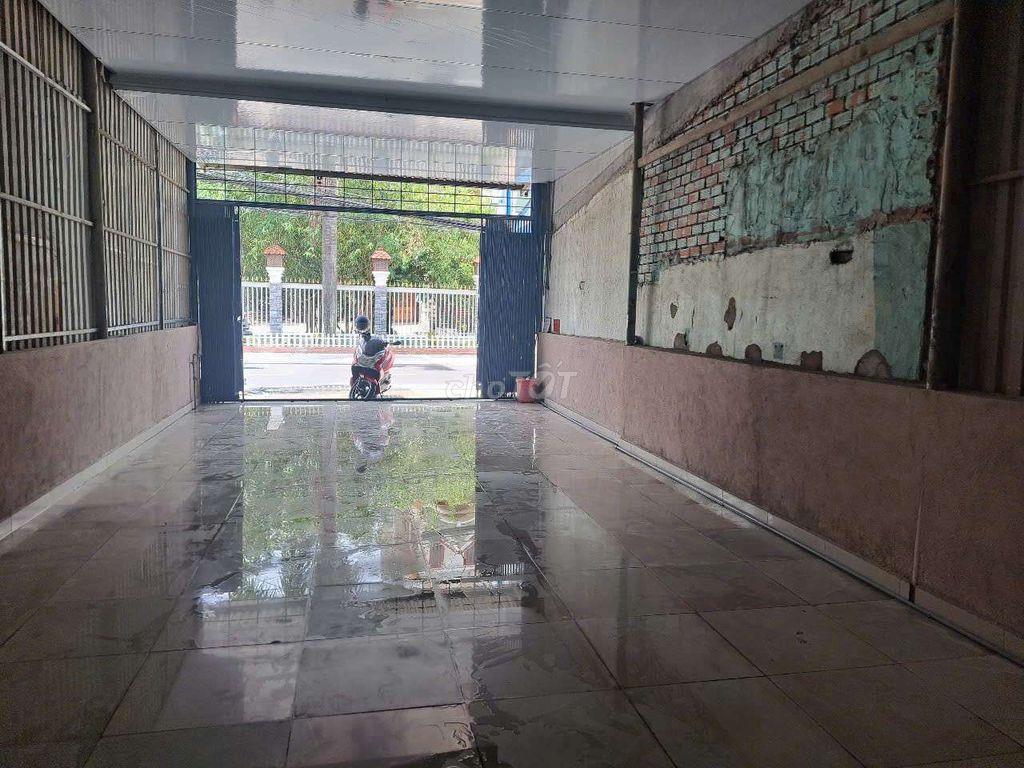 CHO THUÊ NHÀ MẶT TIỀN LÊ VĂN LƯONG TIỆN KINH DOANH KẾ CAO TỐC BẾN LỨC 