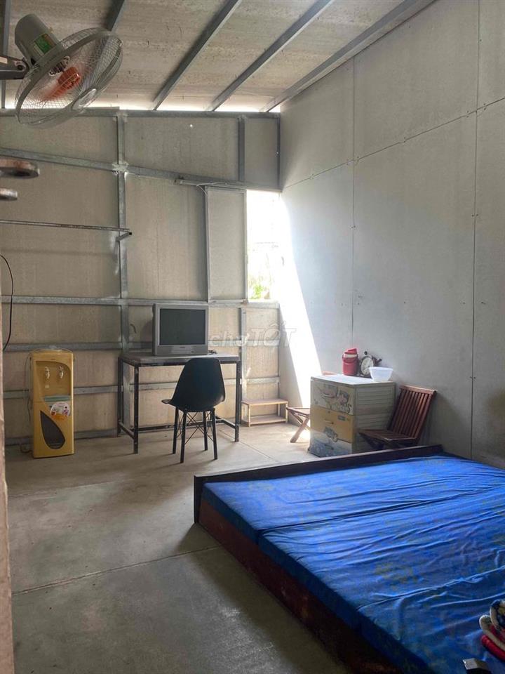 Phòng tầng 3,giờ giấc tự do,cửa vân tay,đủ nội thất,Kinh dương Vương