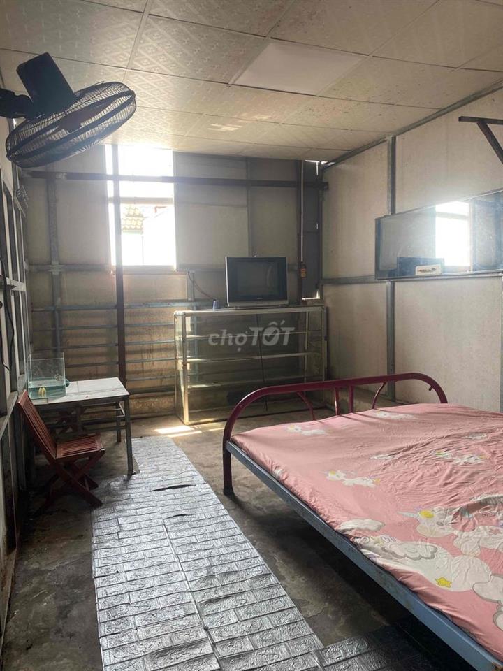 Phòng tầng 3,giờ giấc tự do,cửa vân tay,đủ nội thất,Kinh dương Vương