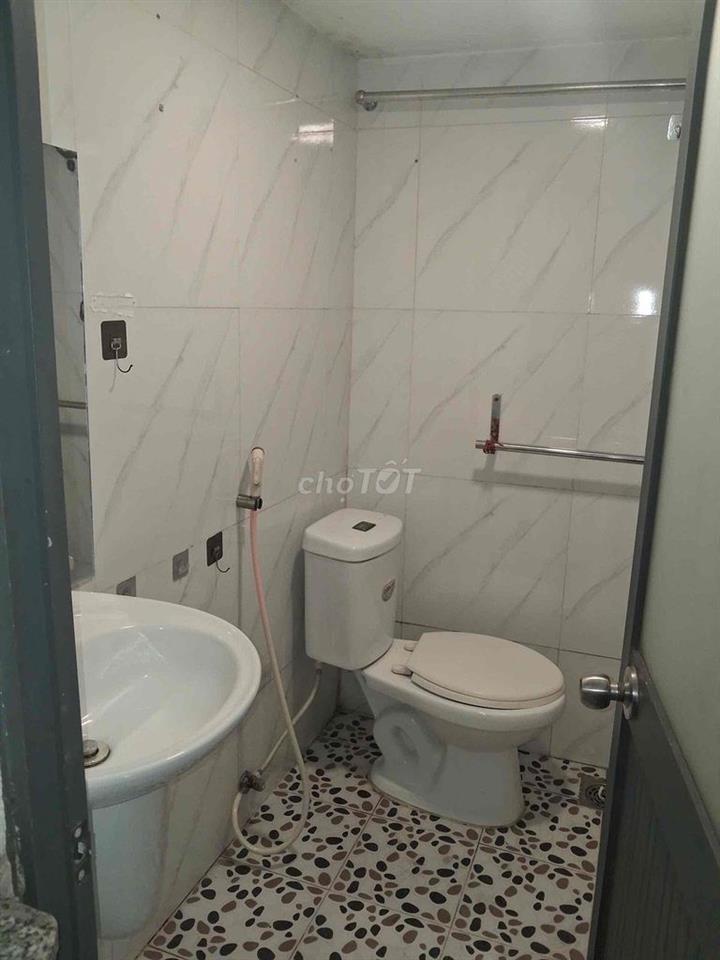 Nhà G4/10E gần cổng KCN Lê Minh Xuân 2 tỷ 54m2