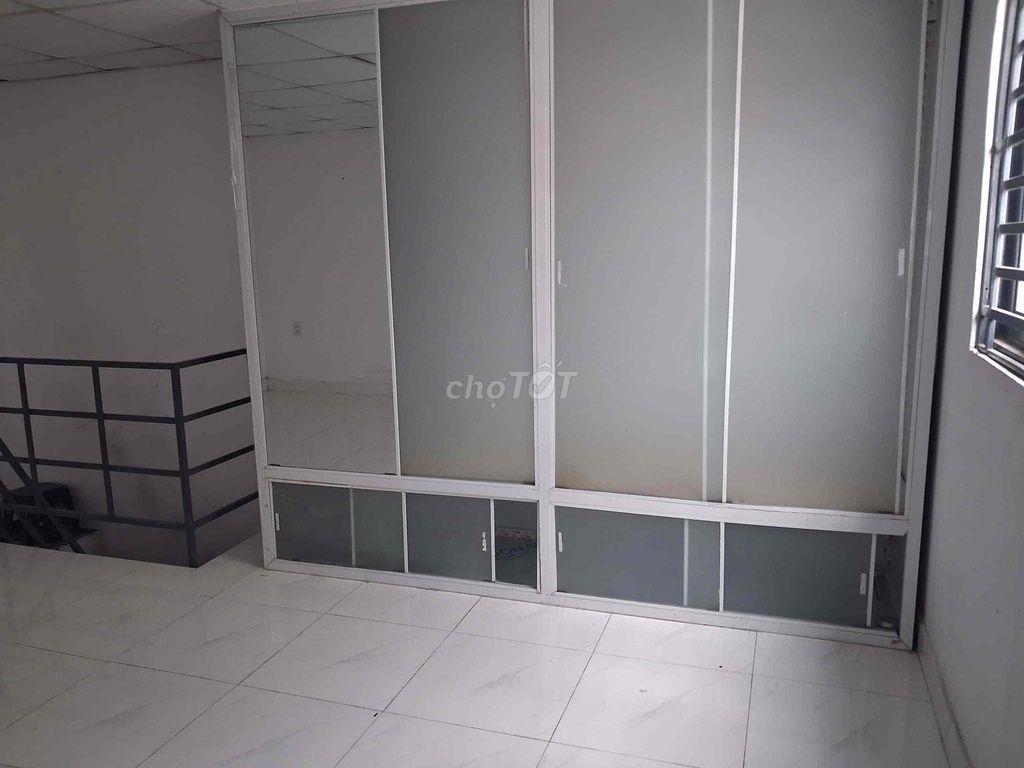 Nhà G4/10E gần cổng KCN Lê Minh Xuân 2 tỷ 54m2