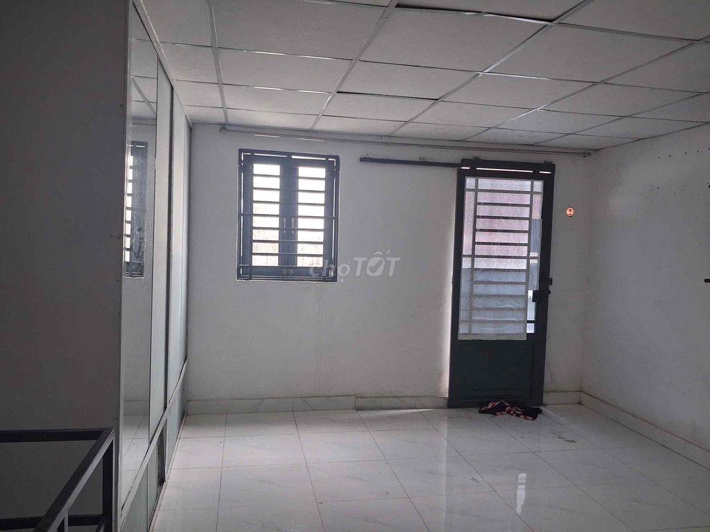Nhà G4/10E gần cổng KCN Lê Minh Xuân 2 tỷ 54m2