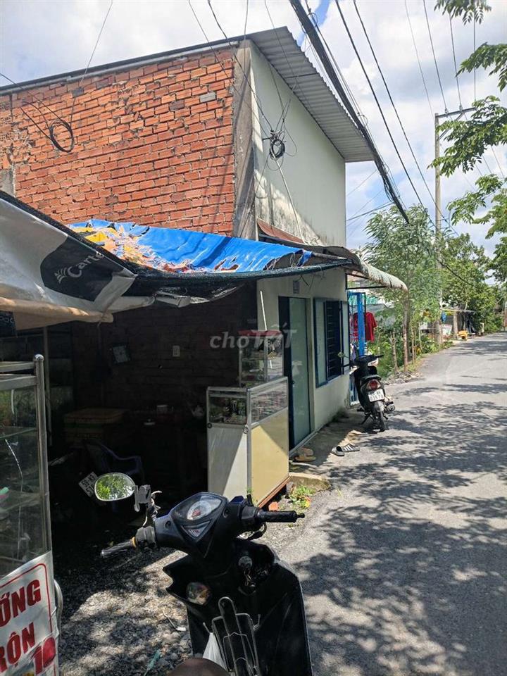 nhà mặt tiền đường nhựa