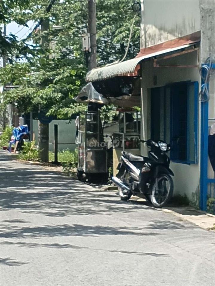 nhà mặt tiền đường nhựa