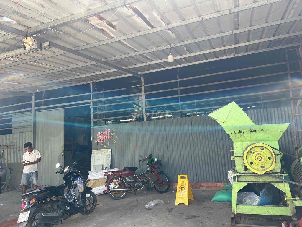 kho xưởng 300 m giá 15 triệu
