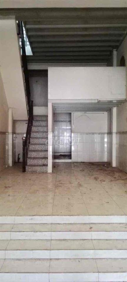 Nhà mặt tiền 130m quốc lộ 50  giá 15triệu