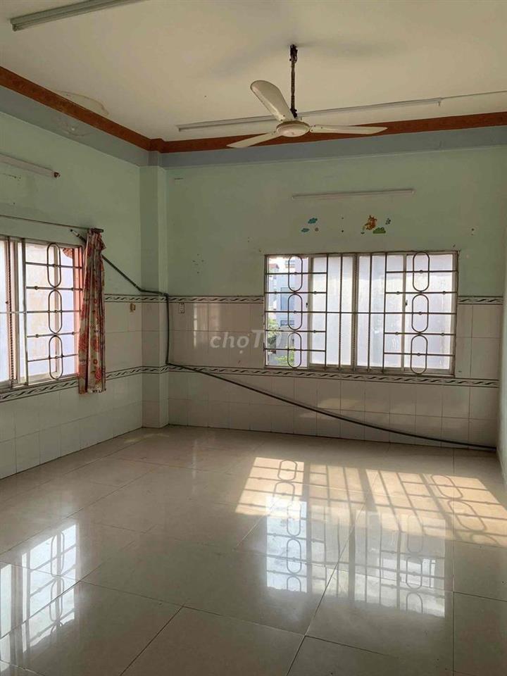 Nhà cho thuê 300m vuông sử dụng 900 giá 90 triệu