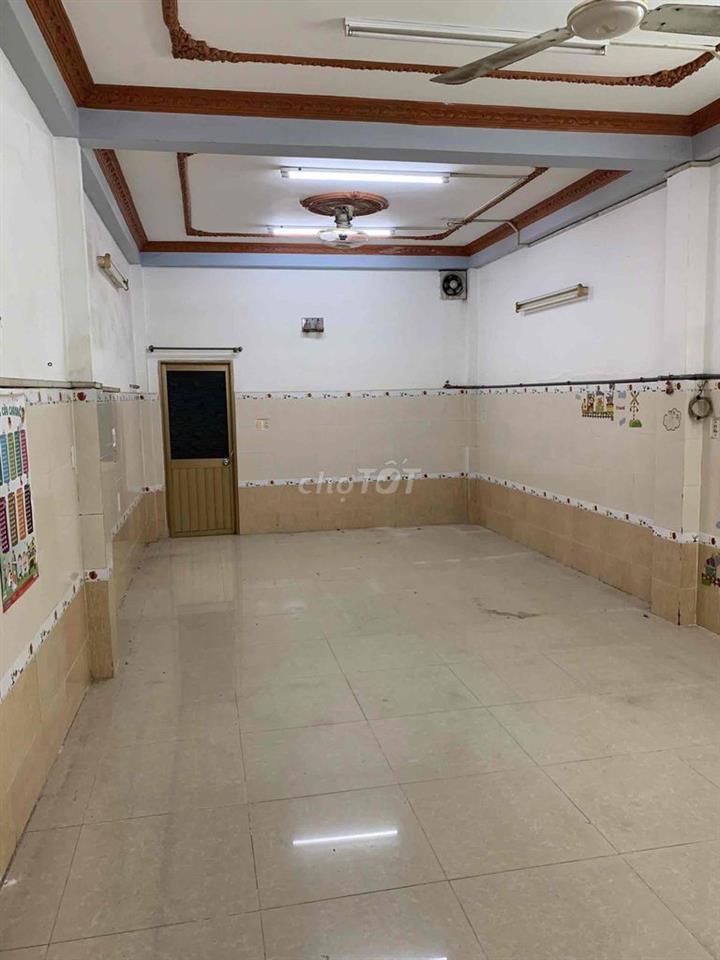 Nhà cho thuê 300m vuông sử dụng 900 giá 90 triệu