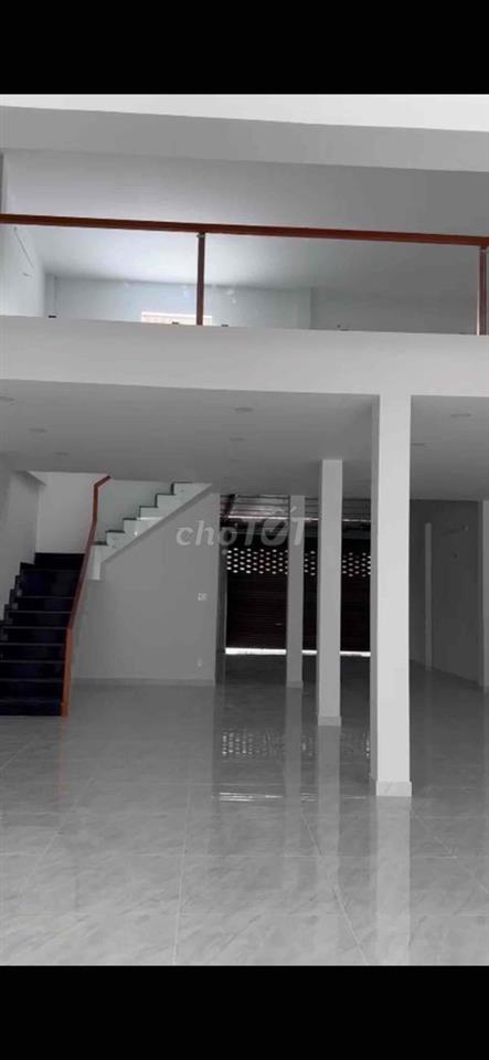 Nhà mặt tiền quốc lộ 50 giá 40 triệu