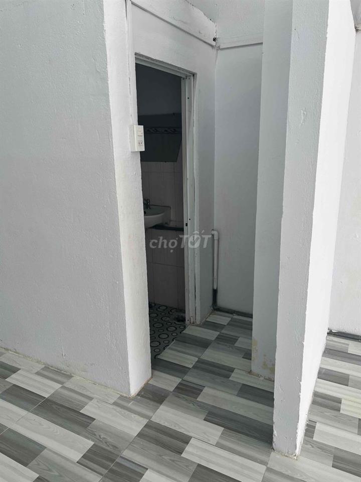 Nhà mặt tiền quốc lộ 50 giá 9 triệu