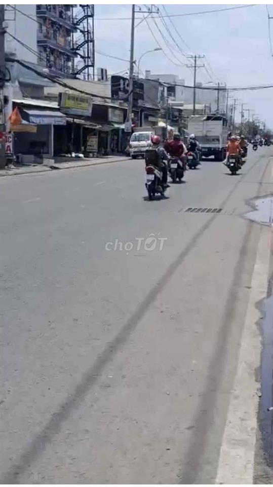 Nhà mặt tiền quốc lộ 50 giá 9 triệu
