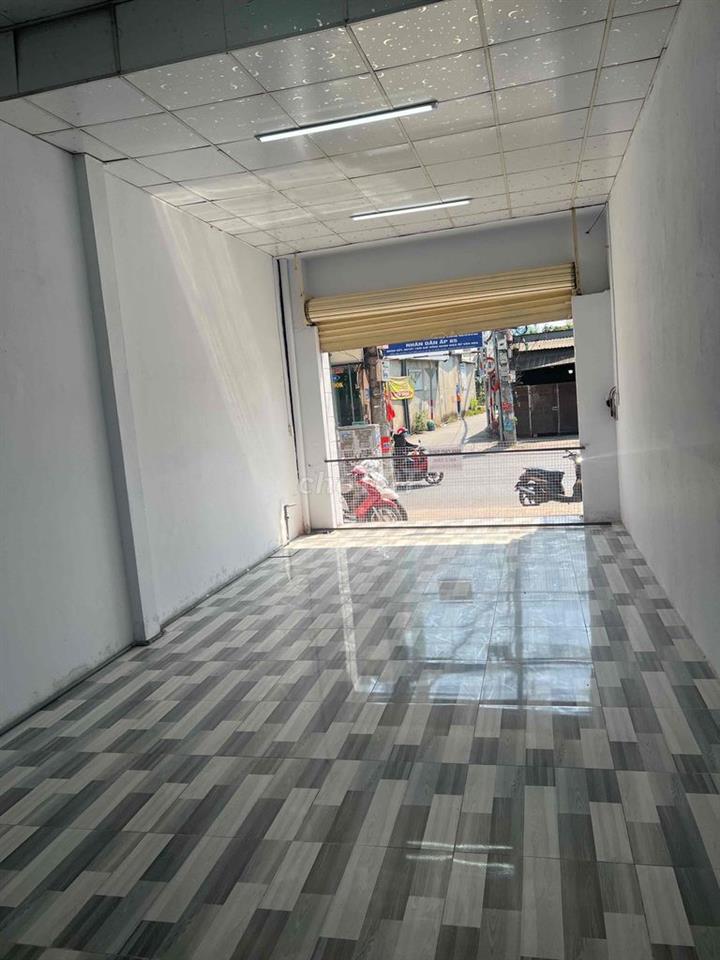 Nhà mặt tiền quốc lộ 50 giá 9 triệu
