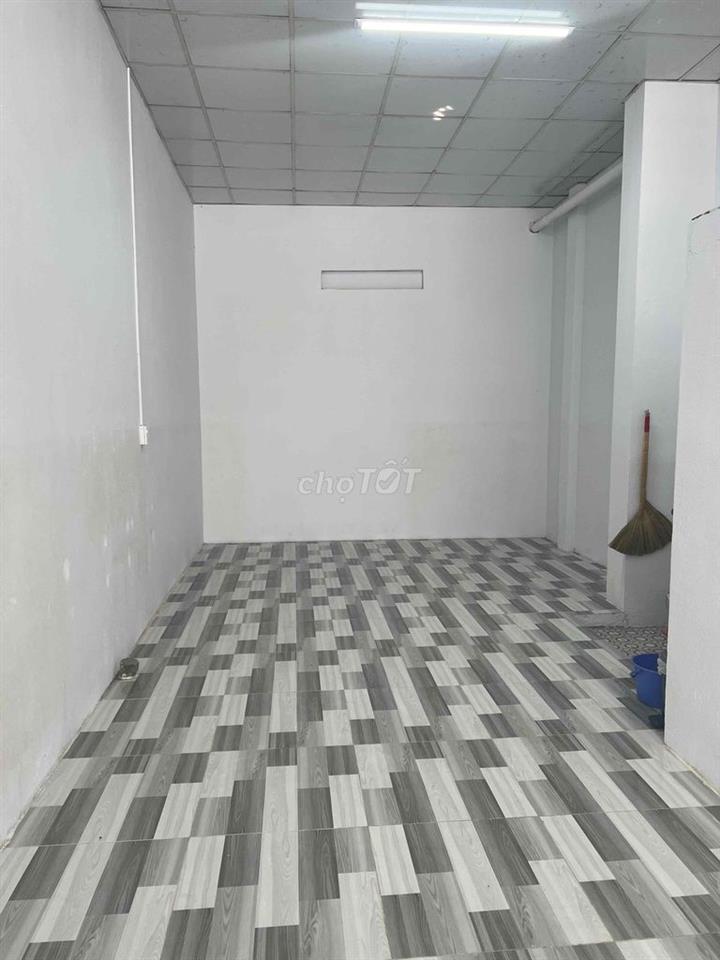 Nhà mặt tiền quốc lộ 50 giá 9 triệu