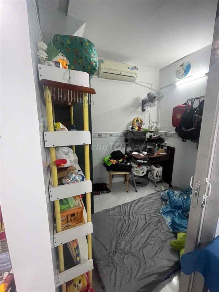 ngan 4 m dai 8 m  tổng 32 m  đỗ lưng chợ phu lạc vào hẻm