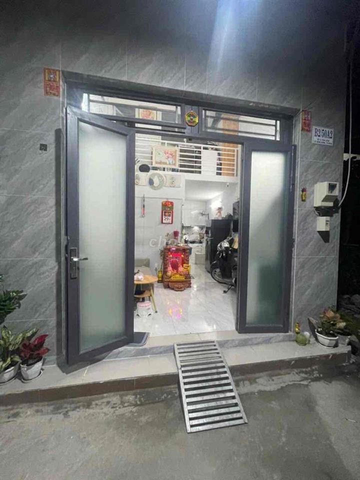 ngan 4 m dai 8 m  tổng 32 m  đỗ lưng chợ phu lạc vào hẻm