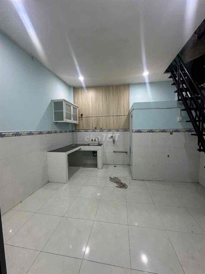 nha cho thuê ngan 4m5 dai 5m 1 lầu hẽm viên mình hướng Nguyễn văn linh