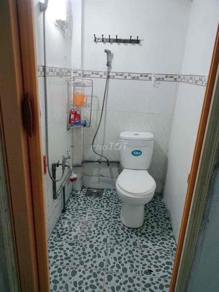 cho thue 4 m dài 12 m  1 phòng nhà trệt mặt tiền hẽm xe hơi