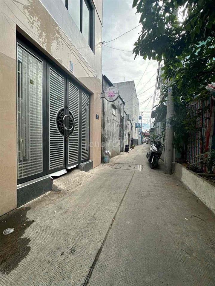 cho thue 4 m dài 12 m  1 phòng nhà trệt mặt tiền hẽm xe hơi