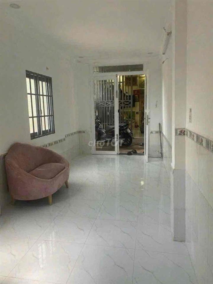 cho thue 4 m dài 12 m  1 phòng nhà trệt mặt tiền hẽm xe hơi