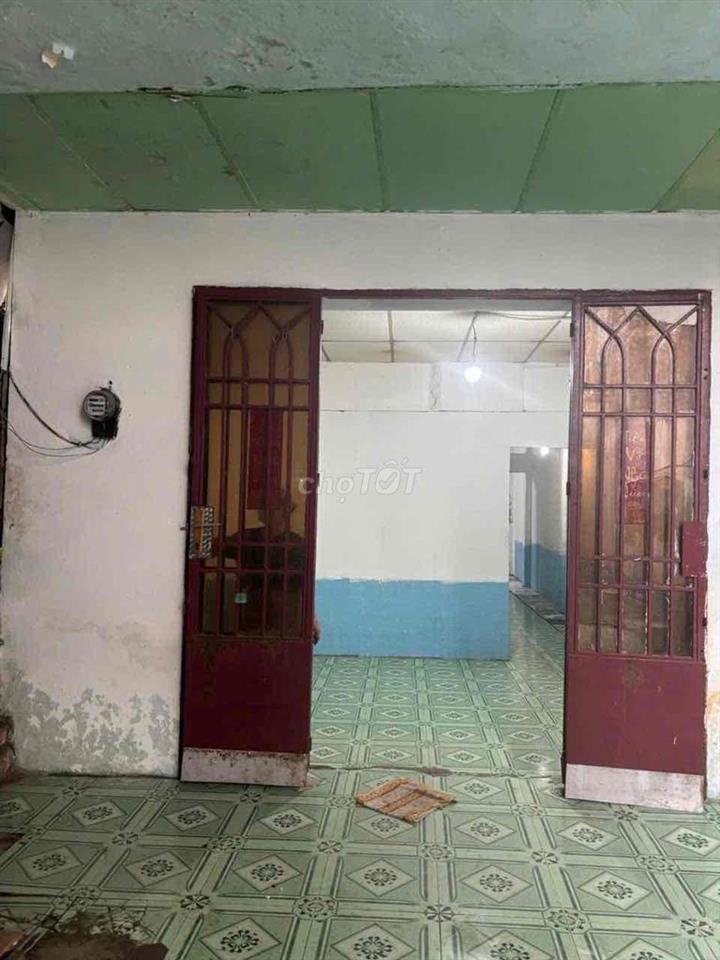ngan 4 m dai25 m nhà trệt ỡ chợ Phú lạc vao100 m