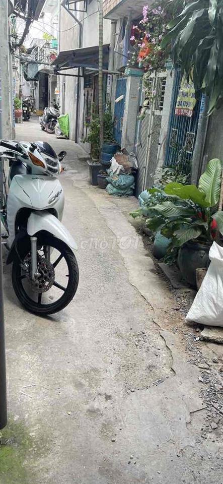 ngan 4 m8 m đỗ lửng gần vịt qay hùng trang