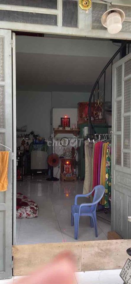 ngan 4 m8 m đỗ lửng gần vịt qay hùng trang