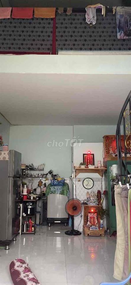ngan 4 m8 m đỗ lửng gần vịt qay hùng trang
