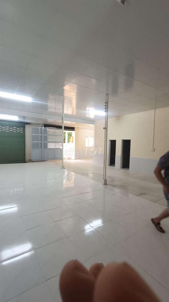 kho thuê 240 m Nền Gạch Men Đường võ văn vân Vĩnh Lộc B Bình Chánh