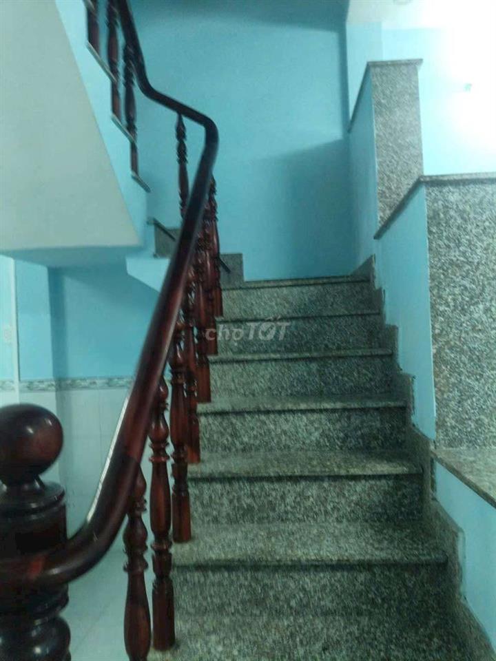 Nhà thuê 4*16 lầu suốt có 4 PN . Đường Lại Hùng Cường vlb bình  ch