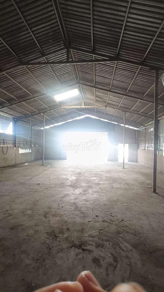 Kho Thuê 12*25 Có sân Đường Lại Hùng Cường Vĩnh Lộc B  vào 1 cây số.