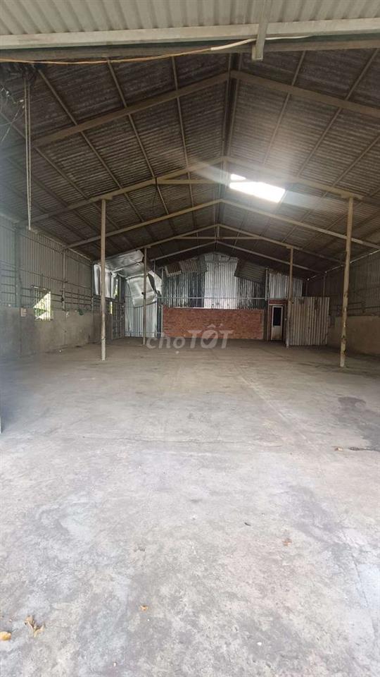 Kho Thuê 12*25 Có sân Đường Lại Hùng Cường Vĩnh Lộc B  vào 1 cây số.