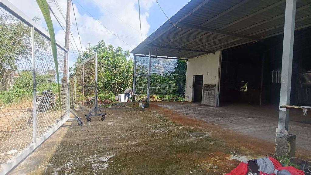 Kho Thuê 12*25 Có sân Đường Lại Hùng Cường Vĩnh Lộc B  vào 1 cây số.