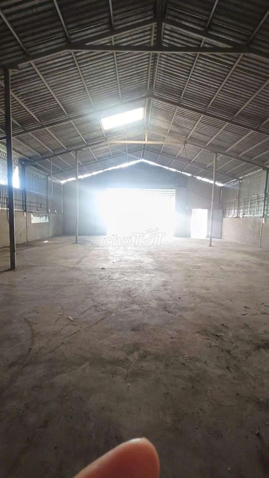 Kho Thuê 12*25 Có sân Đường Lại Hùng Cường Vĩnh Lộc B  vào 1 cây số.