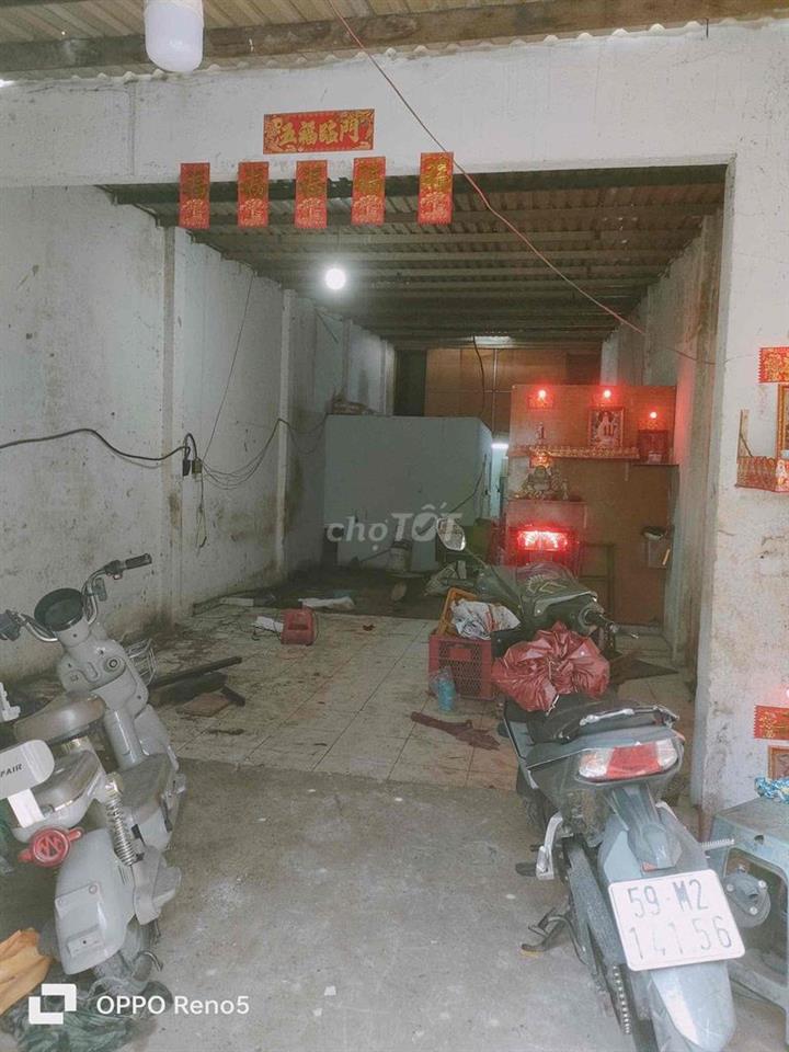 Cho thuê kho 6tr/th DT:5x20 ( có điện 3fa)  1/ Đường 1A Ấp 1 Vĩnh Lộc