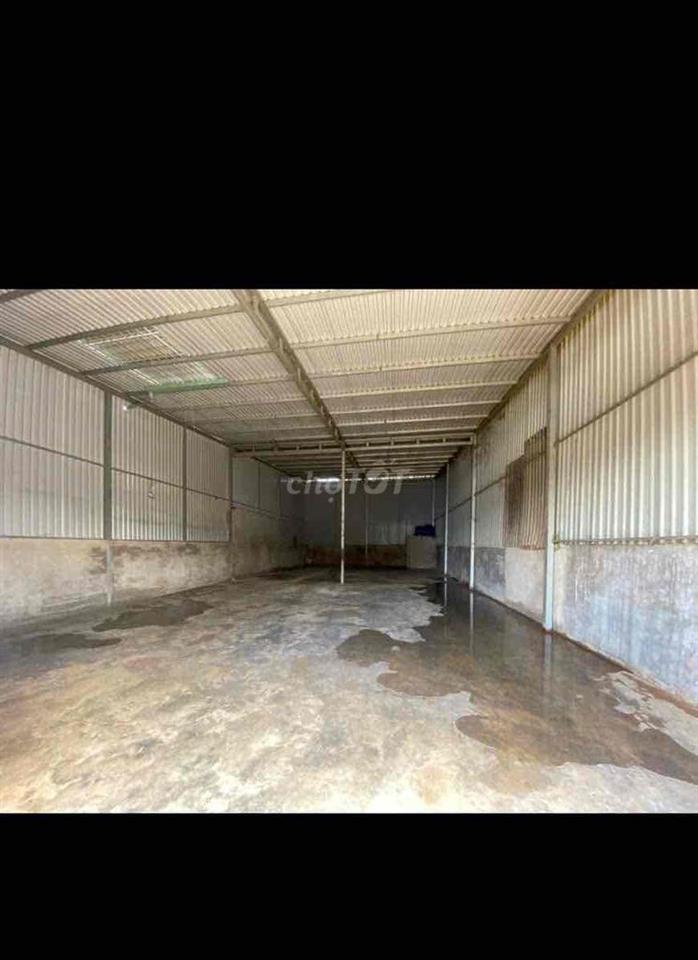 Cho thuê kho 13tr/th DT:9,5x20 ( kho sạch sẽ ,có 3fa , phù hợp chứa hà