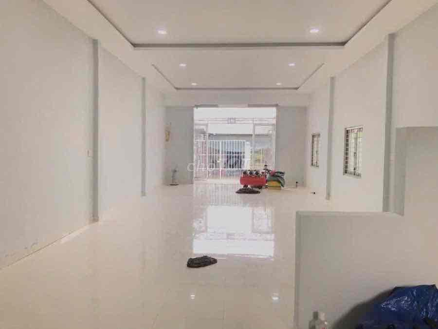 Cho thuê kho 10tr/th DT: 10x20 ( có phòng , bếp )  💠Sát KCN Vĩnh Lộc,