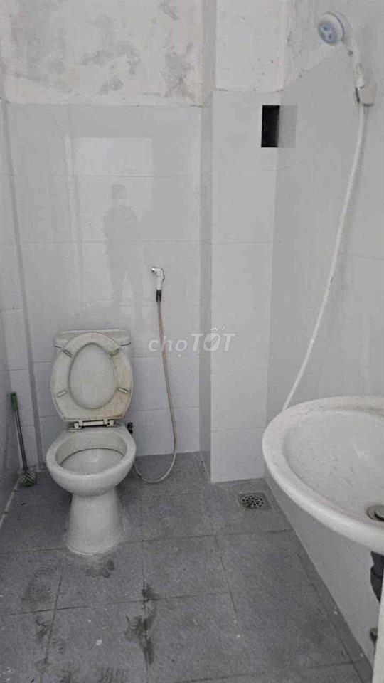 Cho thuê nhà - Mặt tiền Đường Liên Ấp 1-2:  7tr/ tháng.  DT: 4m x 23m