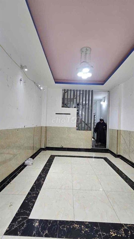 Cho thuê nhà 5,5tr/ tháng.  DT: 4m x 14m Lầu 2PN 2WC.   👉 1/ Đường Võ