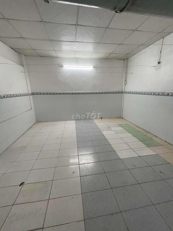 nhà cho thuê 9 triệu xe hơi đậu trong nhà 
