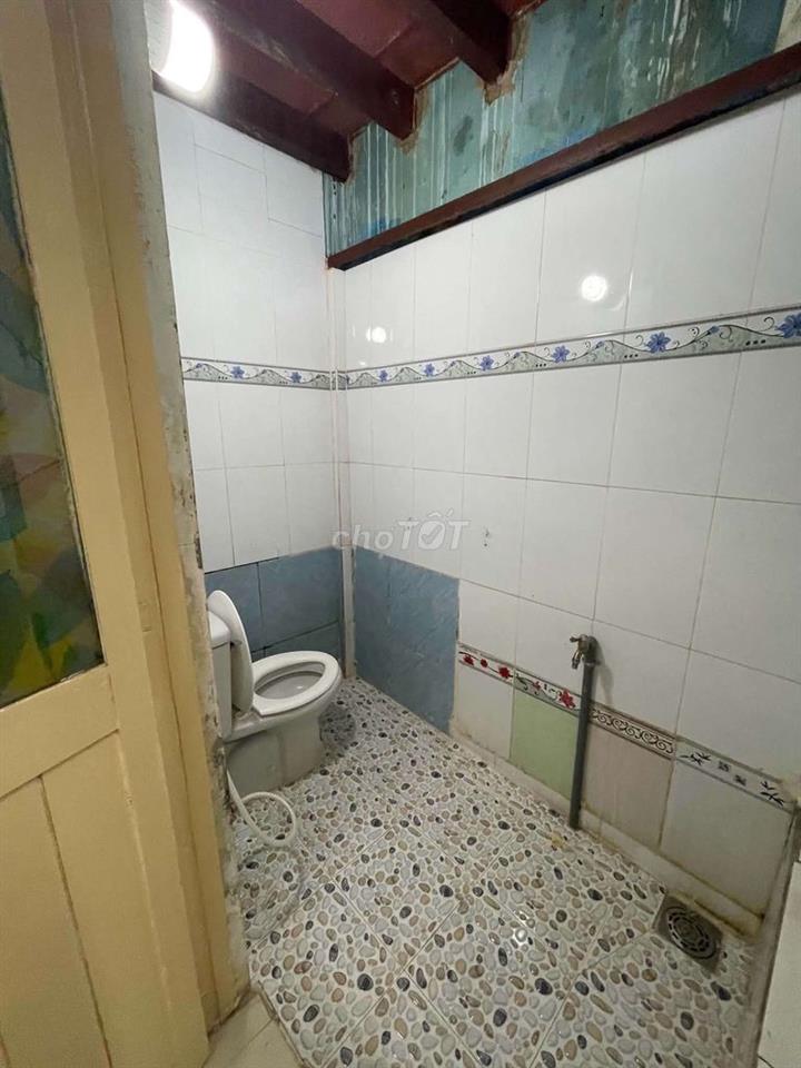 nhà cho thuê 9 triệu xe hơi đậu trong nhà 