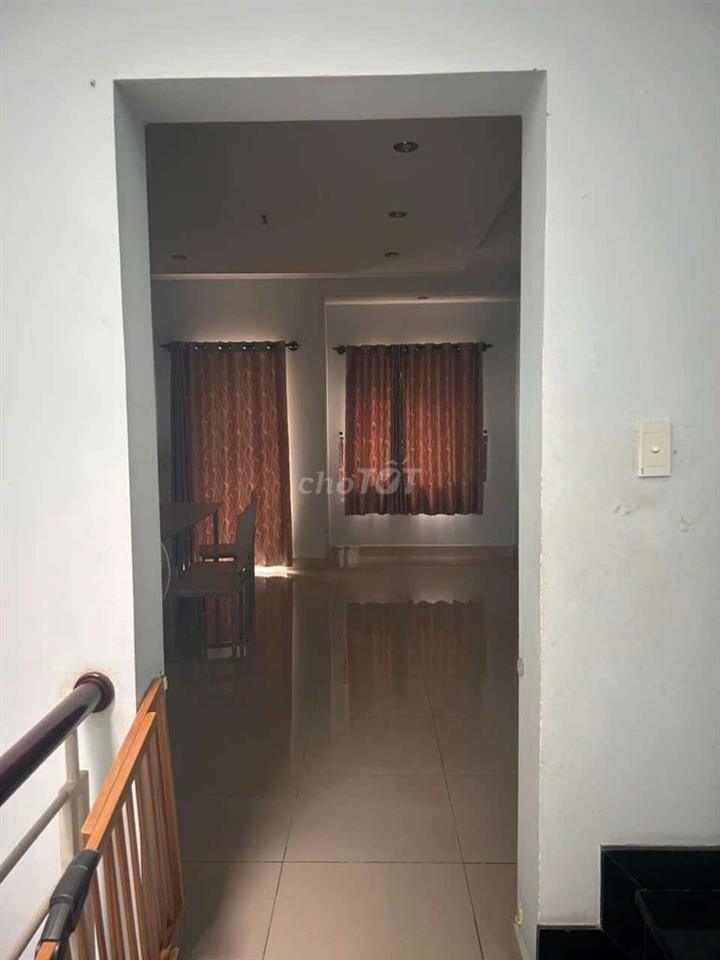 nhà cho thuê. 4 phòng ngủ 12 triệu 